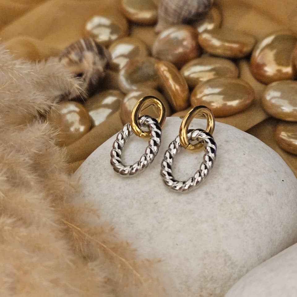 Twisted Aura Hoops