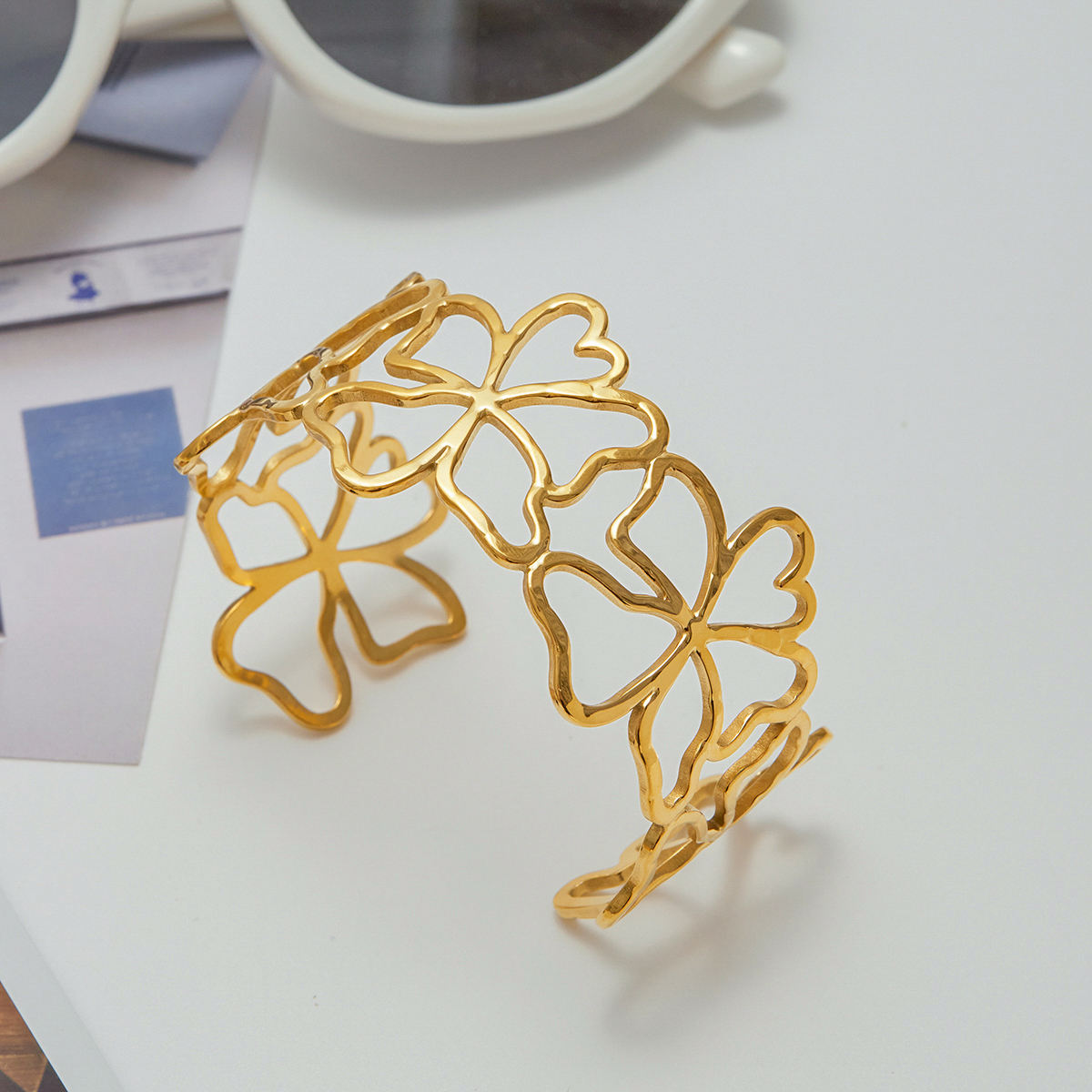 Bloom Outline Openwork Floral Gold Cuff