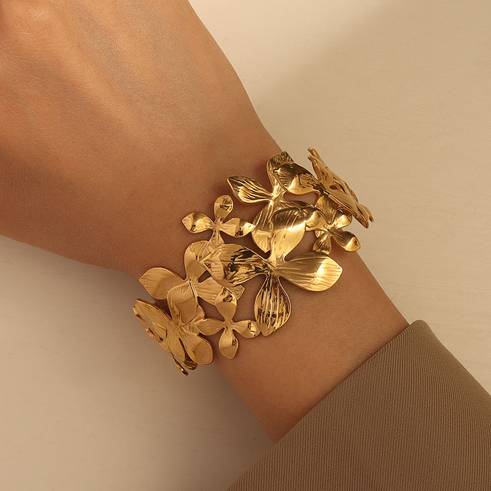 Enchanted Flora Sculpted Gold Cuff