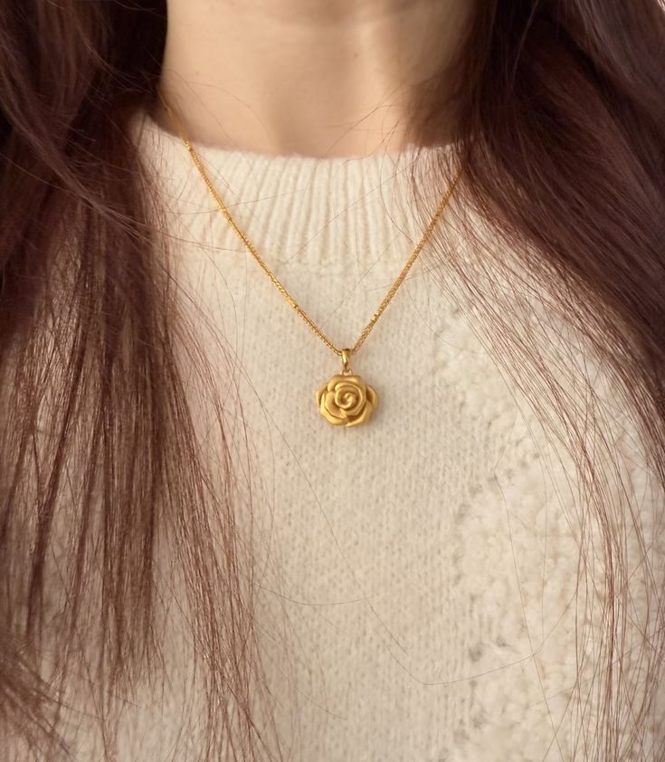 Rose Bloom Pendant Necklace – 18K Gold Plated
